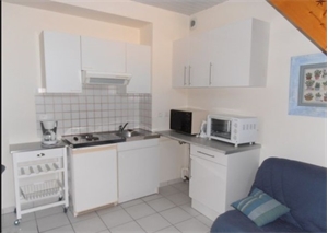 t2 à la location -   33390  SAINT SEURIN DE CURSAC, surface 30 m2 location t2 - UBI478300448